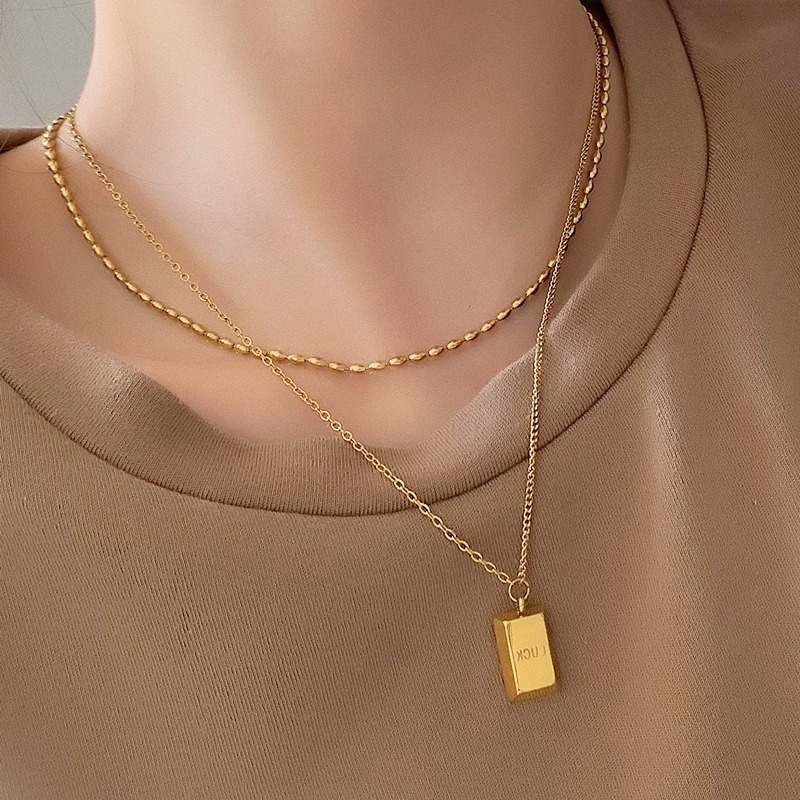French-style double-layer necklace, square pendant for women, simple, individual, niche and elegant, versatile collarbone chain accessory Specification drawing