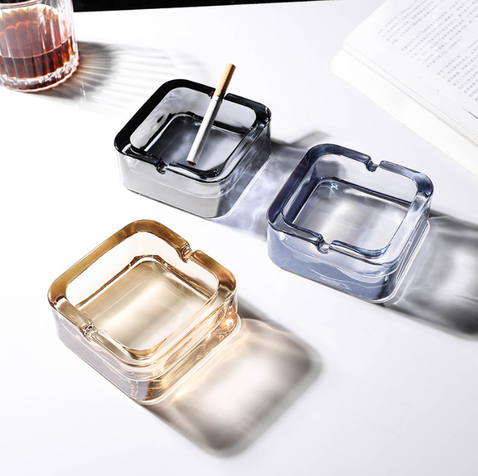 A small, exquisite and fashionable square ashtray made of crystal glass for home use, a light luxury living room, a creative hotel, and a high-end ashtray full figure