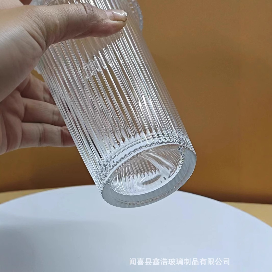 High-quality appearance water cups in stock, simple vertical striped glass cups, glass LIDS, straw cups, milk, coffee and beverages Application Scenario