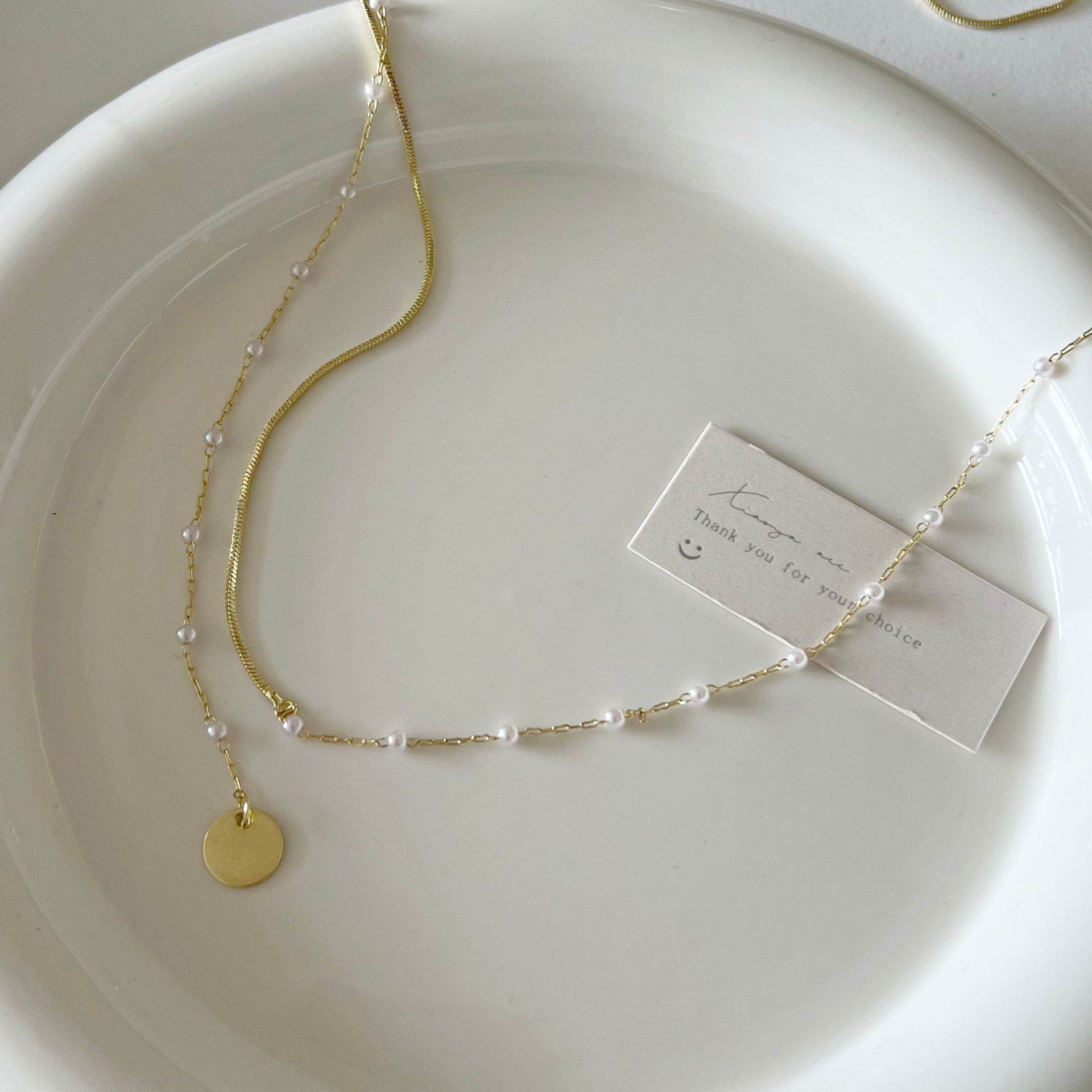 2024 New French romantic layered pearl necklace for women, a versatile collarbone chain with a niche design sense Application Scenario