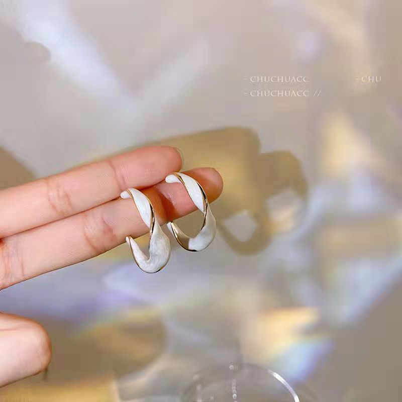 French-style niche earrings, Korean chic Internet celebrity's 2025 new trendy summer light luxury stud earrings Specification drawing