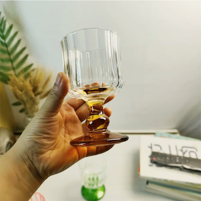 Niche atmosphere vintage wine glasses, glass highball glasses, champagne glasses, wine glasses, ins colorful drink pleated glasses Application Scenario