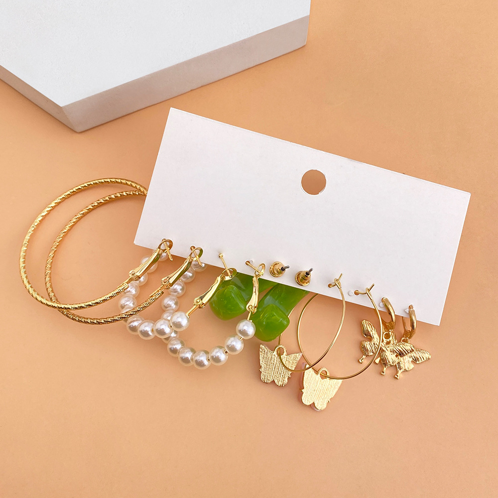 New creative, fashionable and elegant women's jewelry on AliExpress in the Korean jewelry industry - butterfly Tai Chi colorful acrylic earrings Application Scenario