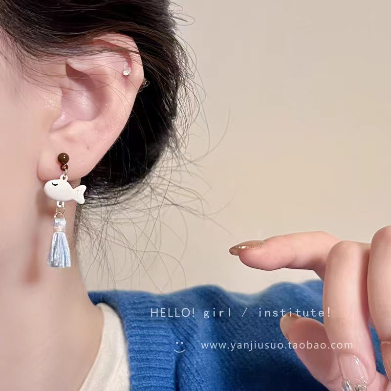 Childlike cartoon bow, puppy tassel earrings, women's niche design sense, heart-shaped planet ear studs, high-end earrings Application Scenario