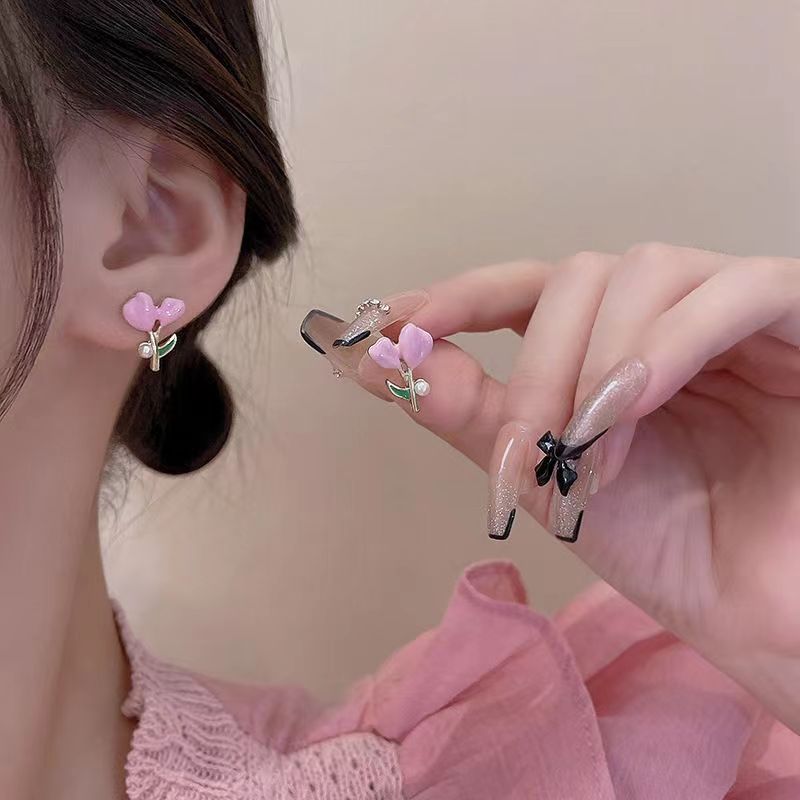 Fresh and sweet tulip flower stud earrings, feminine charm, niche and versatile, ins girlish forest-themed earrings and earrings details Picture