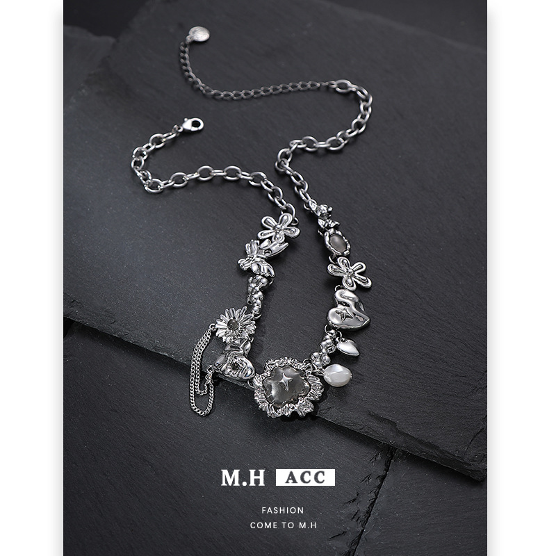 The 2023 new liquid silver flower necklace for women is an irregular, fashionable and unique collarbone chain. It is an exquisite, high-quality and versatile necklace Specification drawing