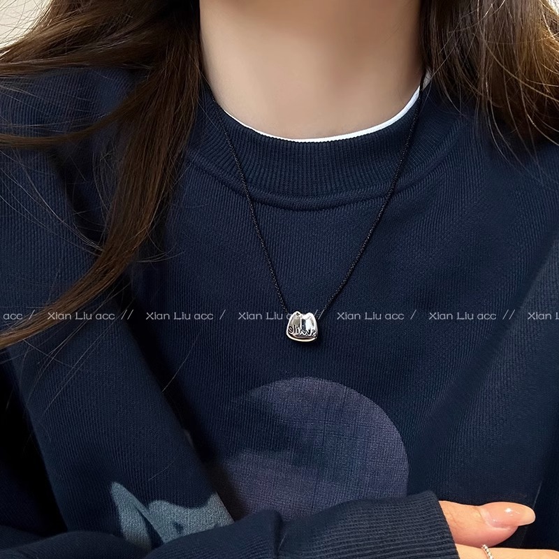 Geometric metal smiling face necklace for women, with a unique and retro design sense, versatile and elegant woven rope neck chain and collarbone chain Specification drawing
