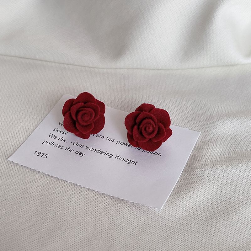 Retro velvet rose ear studs, artistic French wine red, high-end, ethereal and beautiful autumn and winter ear clips, fresh and clean details Picture