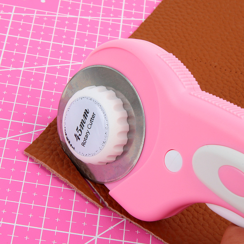 Fabric cutting knife, fabric cutting knife, circular roller cutting knife, cutting pad, fabric ruler combination, 45mm roller knife combination details Picture