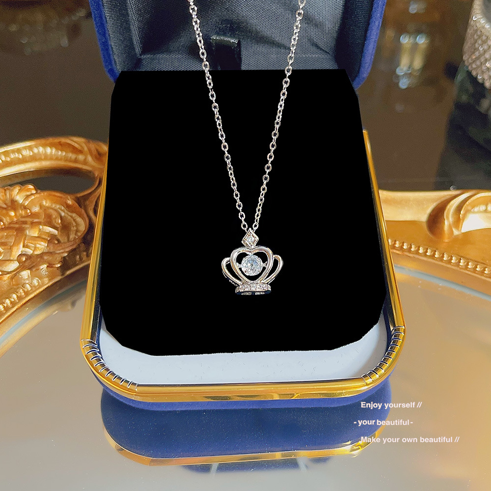 Crown Necklace, Women's Beating Heart Pendant, 2025 new style, elegant neckchain, light luxury, niche collarbone chain, fashionable accessory full figure