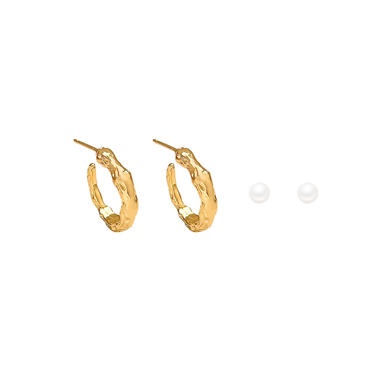 Irregular pleated metal set, pearl earrings, women's fashionable and elegant C-shaped stud earrings, Korean-style elegant earrings wholesale Item Picture