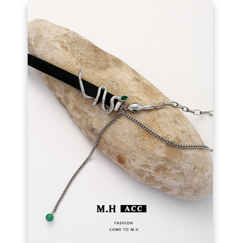 Original snake leather patchwork necklace for women wholesale hip-hop hot girl collarbone chain niche light luxury ins tassel necklace details Picture