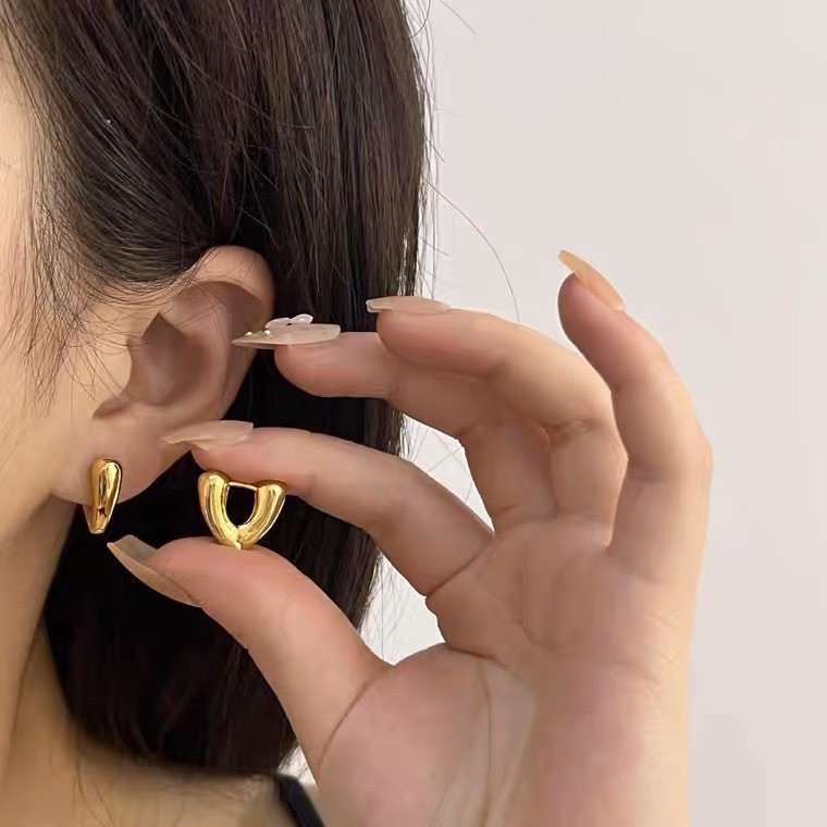 Golden earrings ~ Cold style metallic texture ear rings and stud earrings, a versatile and fashionable European and American style bestseller Application Scenario