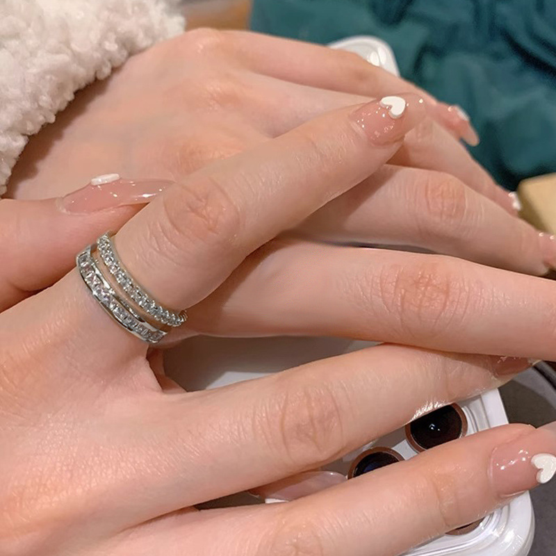 A light luxury, niche, exquisite and cold style high-end ring, a niche design for women, an ins personalized, fashionable and trendy food ring Application Scenario