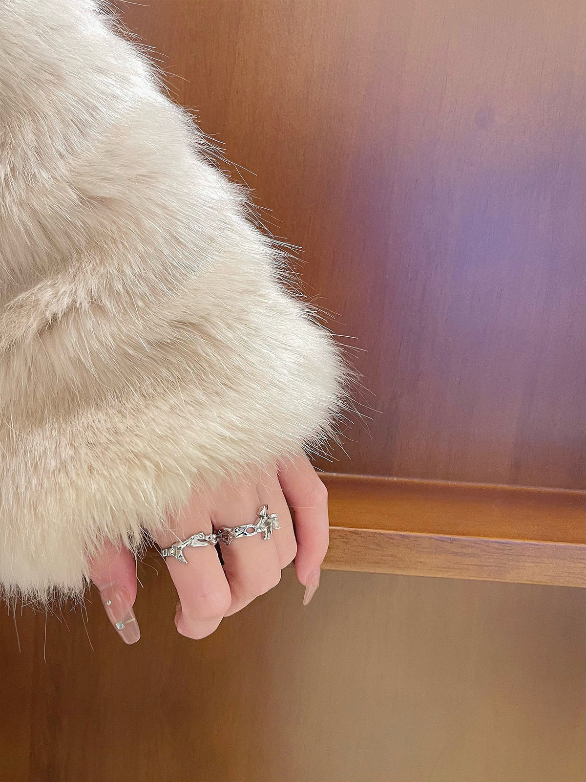 A niche design with a high-end feel, dopamine open ring, a cold and light luxury ring for women on Instagram, a unique and versatile ring for Internet celebrities Application Scenario