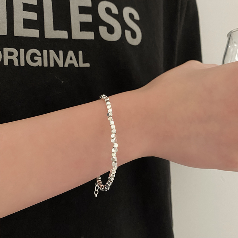 The design sense of the Xiaomi bead square bracelet for women's summer is light luxury and niche. The collarbone chain has a sparkling plain ring necklace Specification drawing