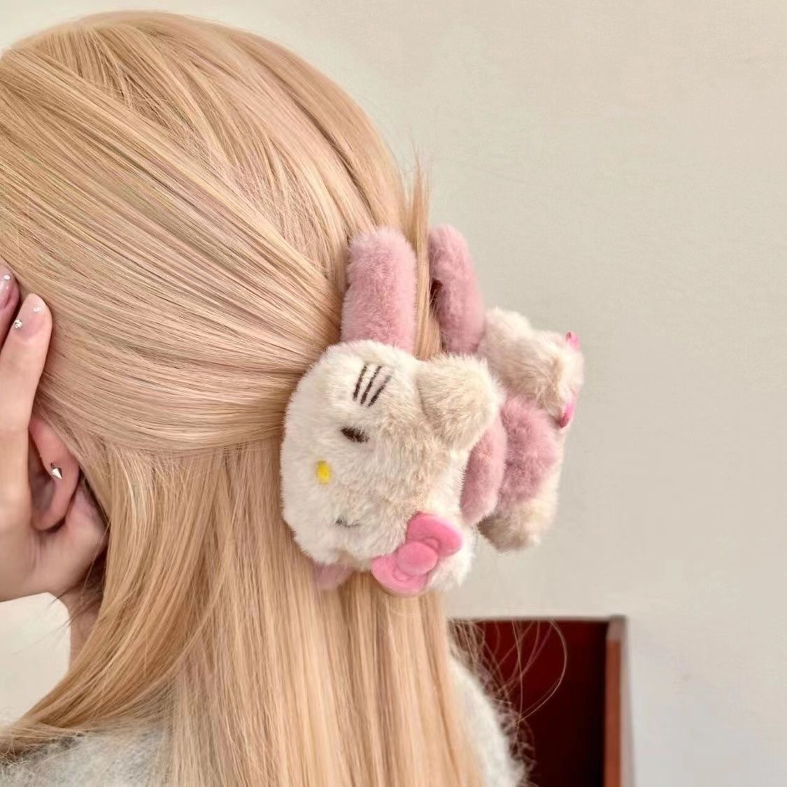 New sweet and cute double-sided kt bow plush grab clip, cartoon and adorable shark clip, high appearance level hair clip details Picture