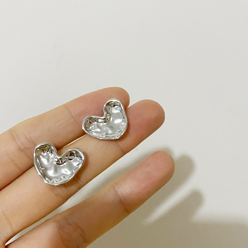 Personalized and versatile liquid heart-shaped stud earrings for women, simple, fashionable and niche design sense earrings, Japanese and Korean cold style earrings Specification drawing