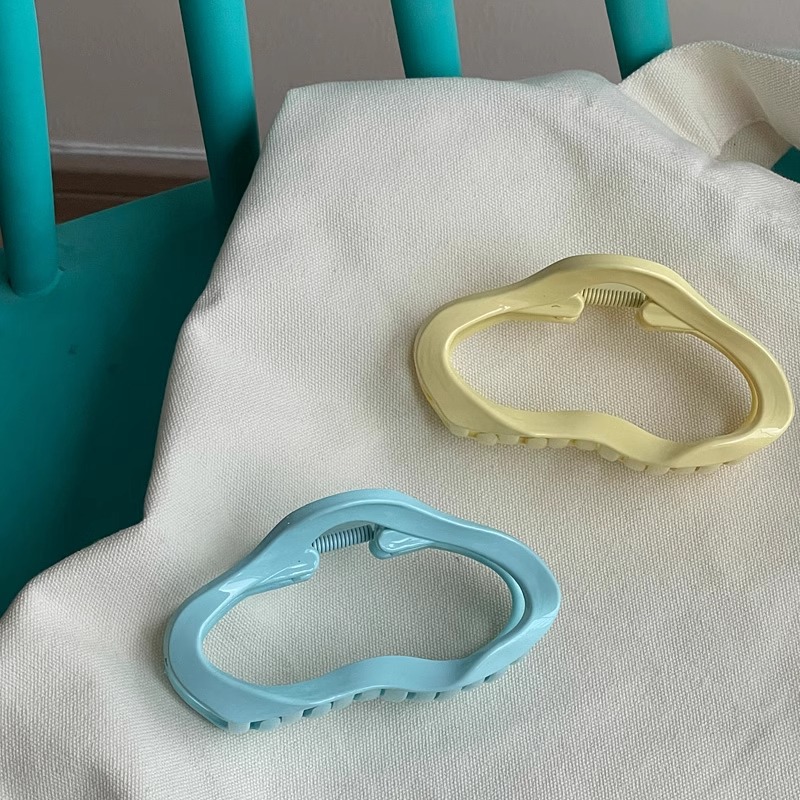 Candy-colored small cloud hair clip, popular dopamine grab clip, mini oil-dropping shark clip, new style for the back of the head Specification drawing