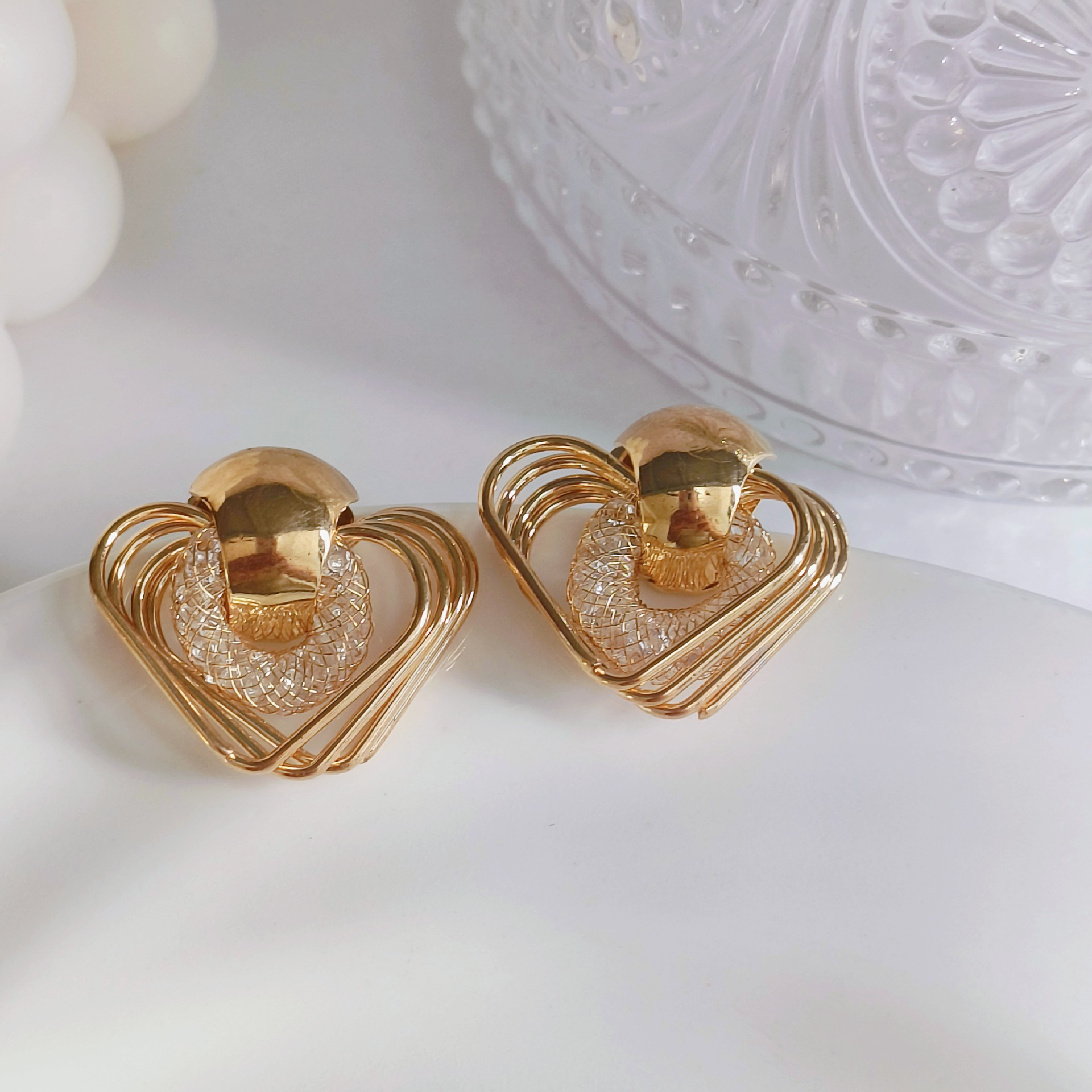 Cross-border style light luxury grid sparkling diamond multi-layer heart-shaped stud earrings, women's Instagram trendy personality, European and American design sense earrings details Picture