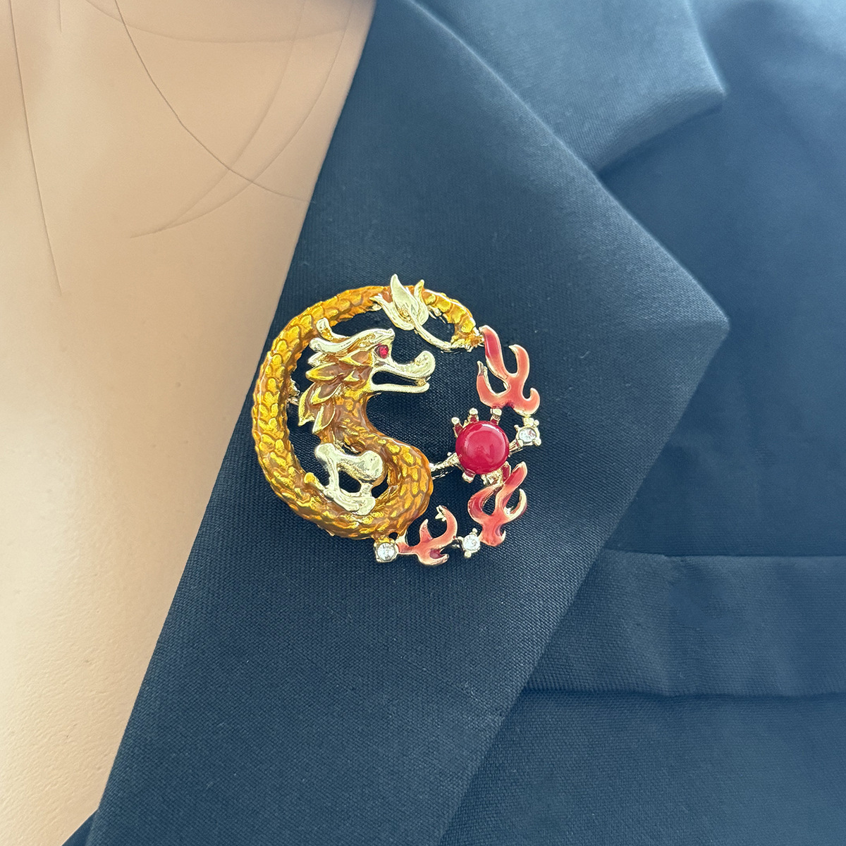 Chinese-style retro Dragon Year zodiac year brooch, Chinese-style zodiac dragon pearl and diamond-encrusted clothing accessory brooch Application Scenario