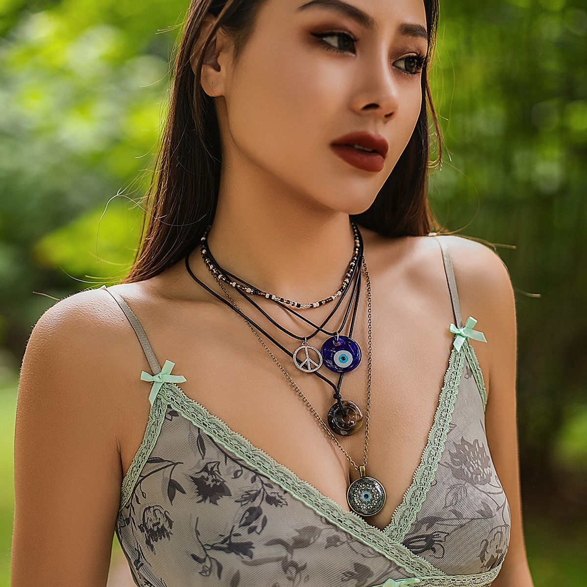 European and American cross-border retro devil blue eye jewelry women 's necklace versatile beaded new Chinese ethnic style necklace details Picture