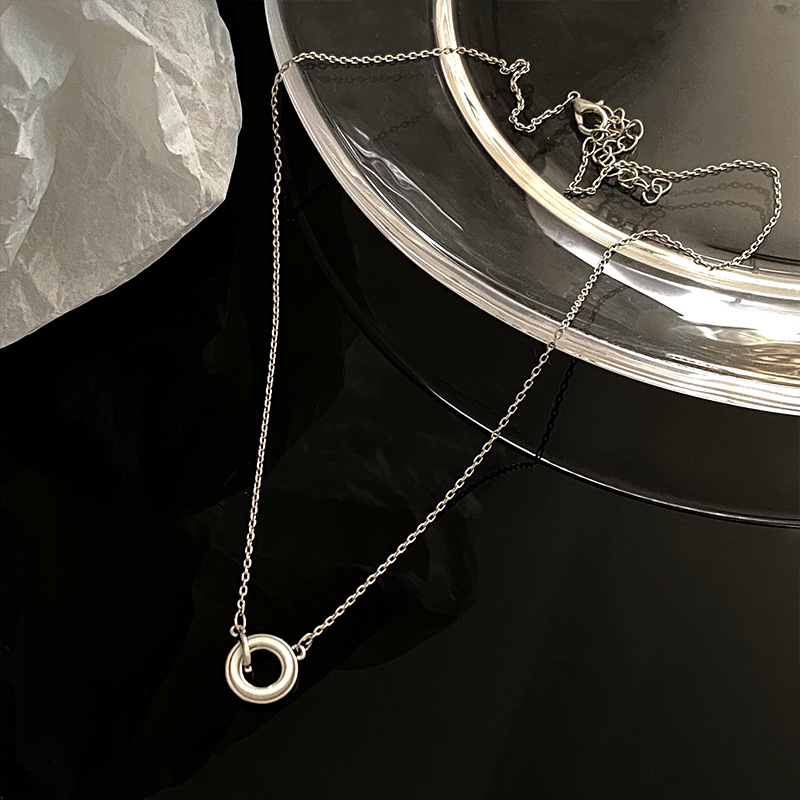 Light Luxury 2023 New trendy necklace, women's design sense, niche titanium steel cold style, Instagram hip-hop collarbone chain Application Scenario