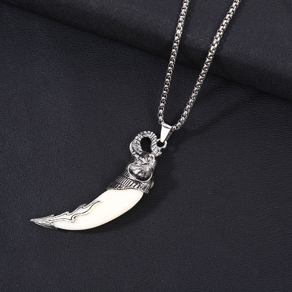 Retro and powerful death scythe simulation Wolf tooth titanium steel necklace, European and American hip-hop electroplated pendant accessories wholesale Application Scenario