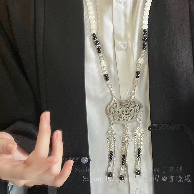 2024 New Style Hanfu Yiluo Back Cloud Tassel Necklace for women, New Chinese-style ancient style pressure lapel traditional Chinese style horse face skirt accessory Application Scenario