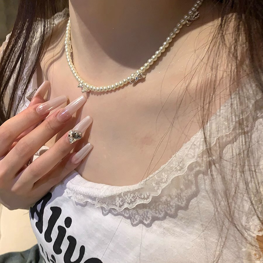 Bow pearl necklace, women's light luxury, niche design sense, simple and versatile neckchain, collarbone chain Application Scenario