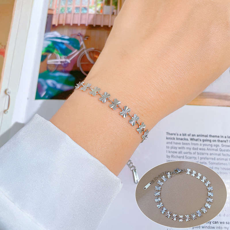 【 All-titanium Steel 】 Minimalist style Dongdaemun unique geometric butterfly chain bracelet, a retro best friend of a female Internet celebrity Application Scenario