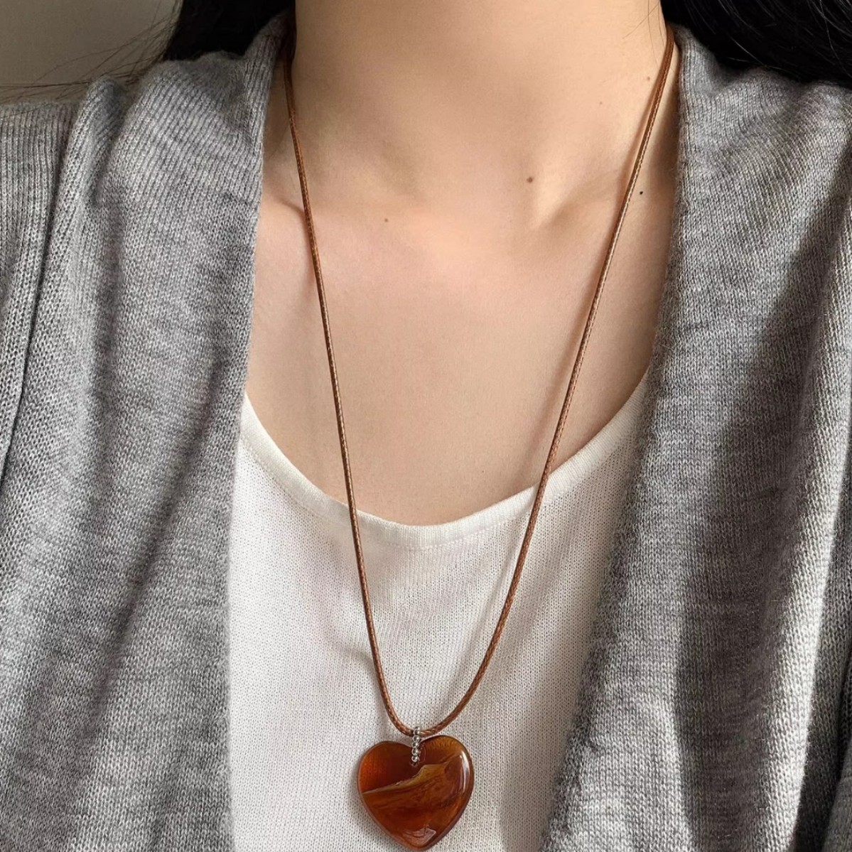 Autumn and winter Maillard coffee-colored heart-shaped necklace for women, hand-woven, simple, fashionable and versatile, elegant sweater chain details Picture