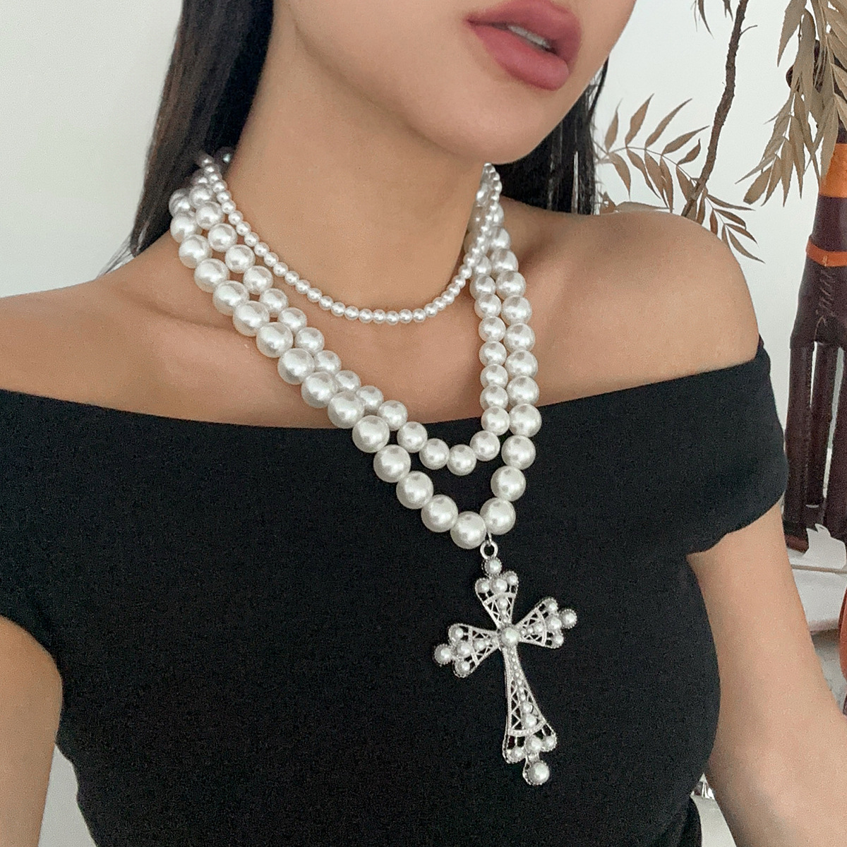European and American cross-border jewelry punk pearl multi-layer necklace set, personalized hollowed-out cross stacked collarbone chain full figure