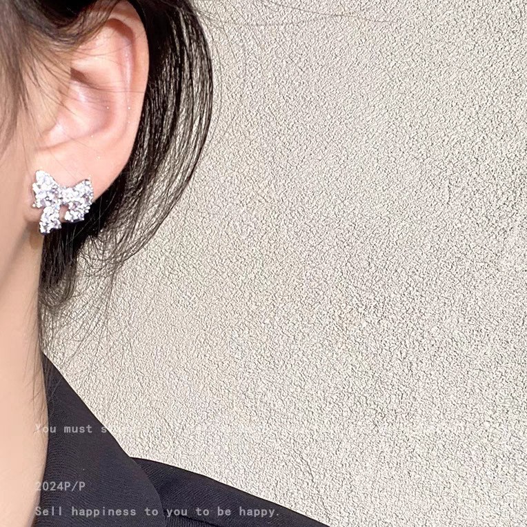 Korean drama female lead ~ Cold and cool diamond bow stud earrings, niche design, high-end earrings, light luxury and fashionable earrings for women Specification drawing