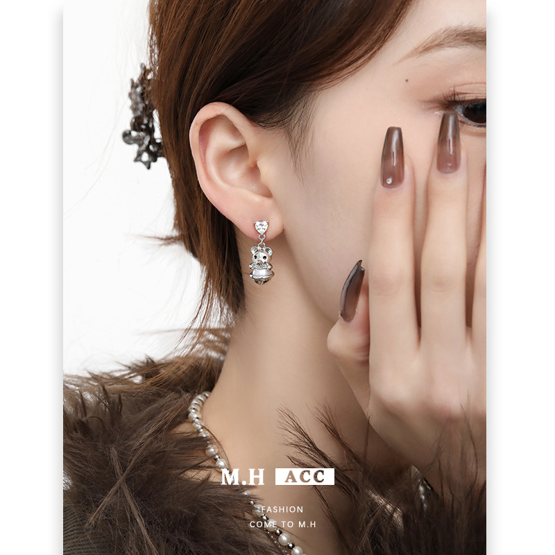 ins Original Bear Bell series earrings, a light luxury and high-end silver earrings, a cold style and fashionable style earrings details Picture