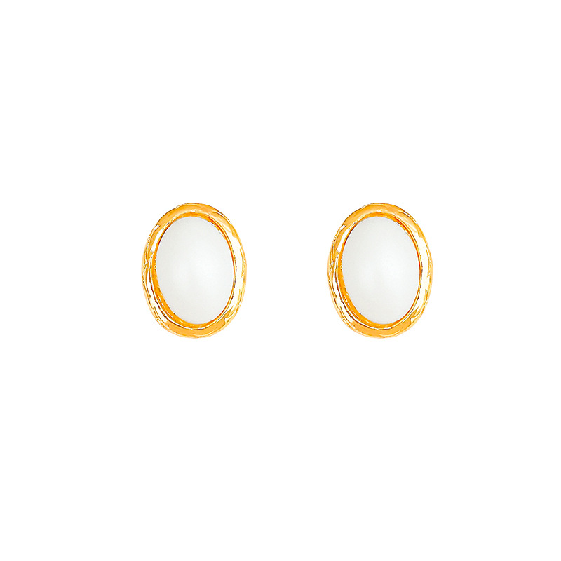French retro oval pearl stud earrings for women, simple and fashionable Hong Kong-style elegant earrings for socialite, geometric shape trendy earrings Item Picture