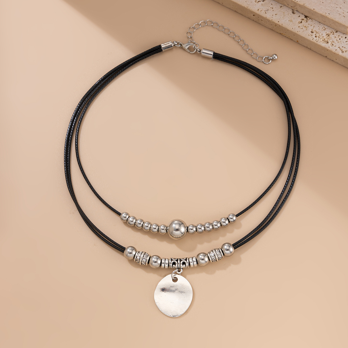 European and American cross-border jewelry, retro leather wax thread round piece pendant, collarbone chain, simple metallic feel, beaded multi-layer necklace Application Scenario