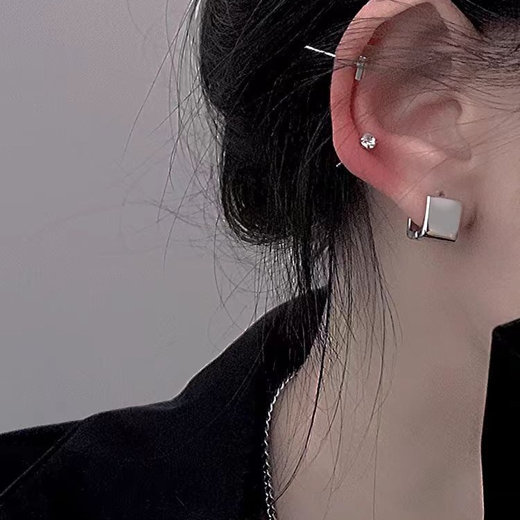 Androgynous geometric square earring earrings, a new style for trendy men in 2025, with a simple and everyday style. Women's stud earrings Specification drawing