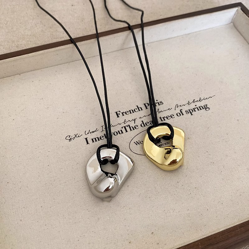 Light luxury hollowed-out pendant, leather rope, sweater chain, long necklace for women, 2024 new style, collarbone chain, niche accessory details Picture