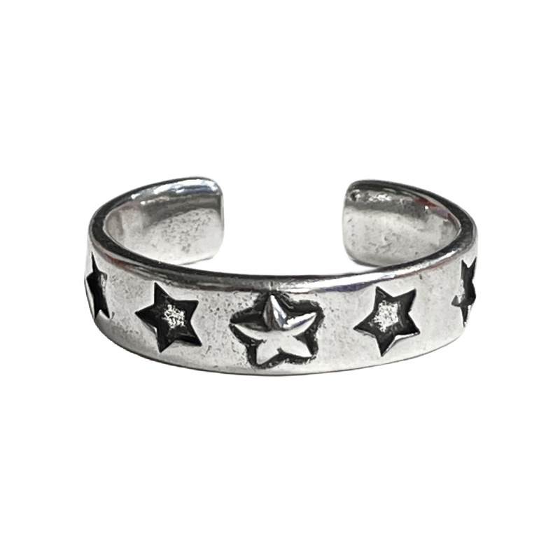 Retro aged five-pointed star ring, neutral style, simple punk index finger ring, adjustable, fashionable, individual and versatile ring Application Scenario