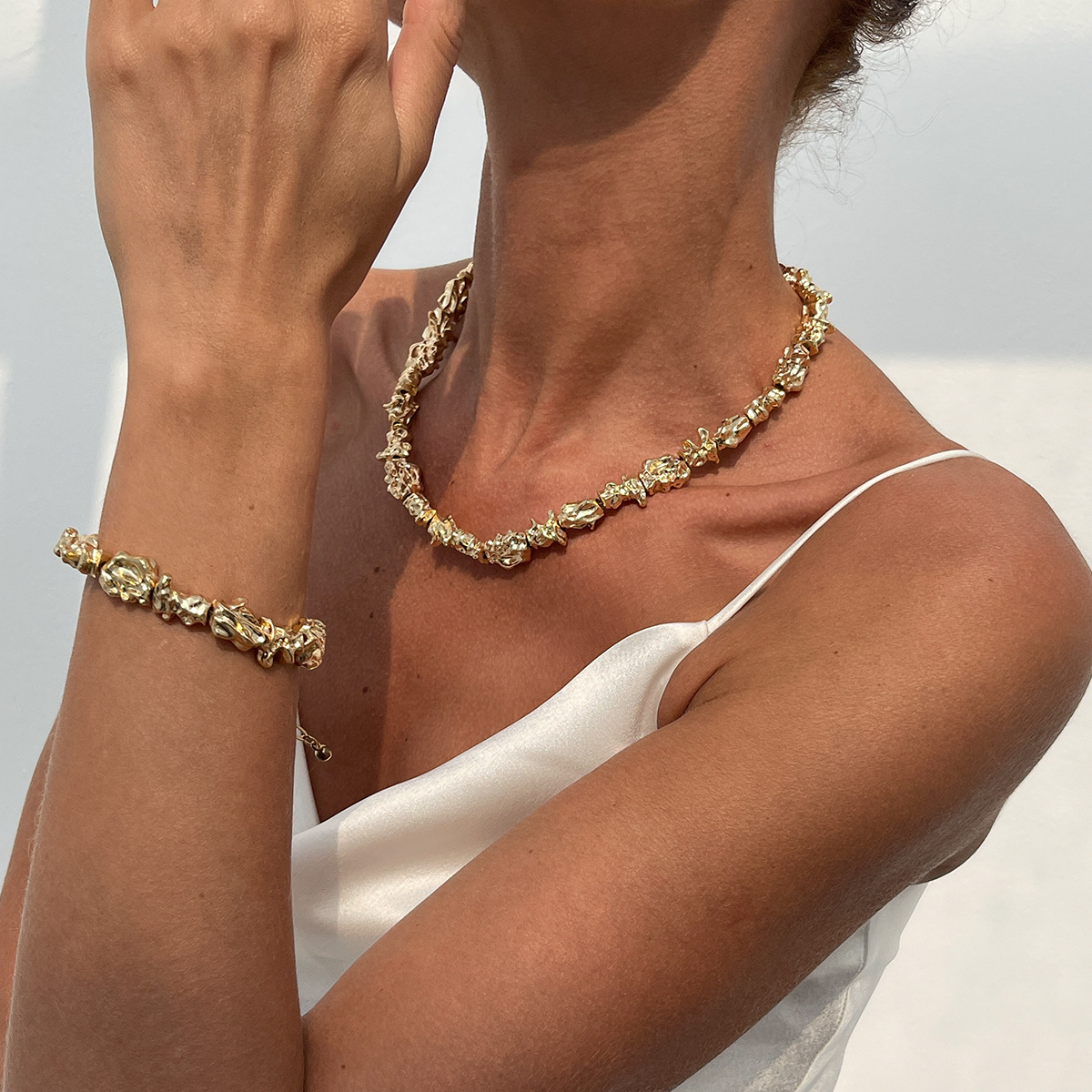 European and American cross-border jewelry, exaggerated pleated metal style choker simple lava irregular necklace set full figure