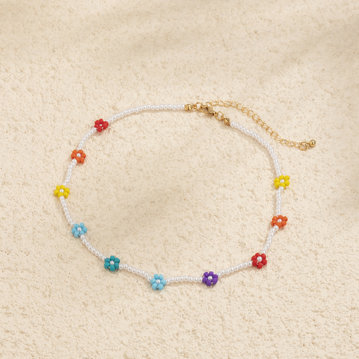 European and American cross-border personalized geometric hand-woven rice bead necklace, country-style small Daisy pearl necklace details Picture