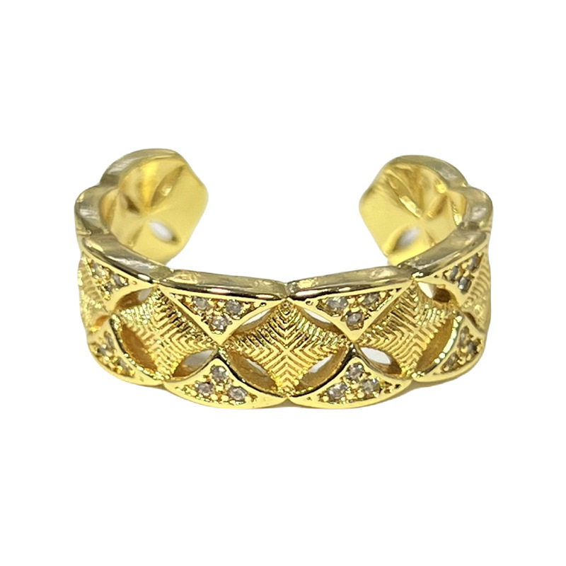 This is an Italian-style brushed and fashionable diamond-shaped ring for women. It features an adjustable pleated texture and a delicate, light luxury and high-end feel Item Picture