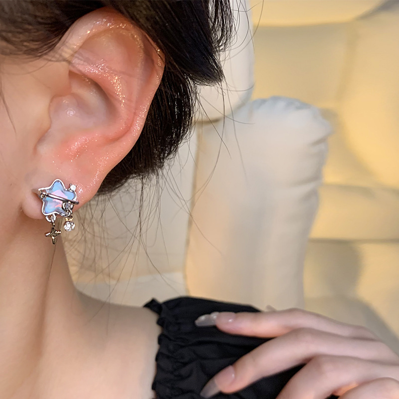 Korean-style blue star stud earrings for women, a new 2024 high-end tassel earring, a sweet and elegant internet-famous ear accessory Application Scenario