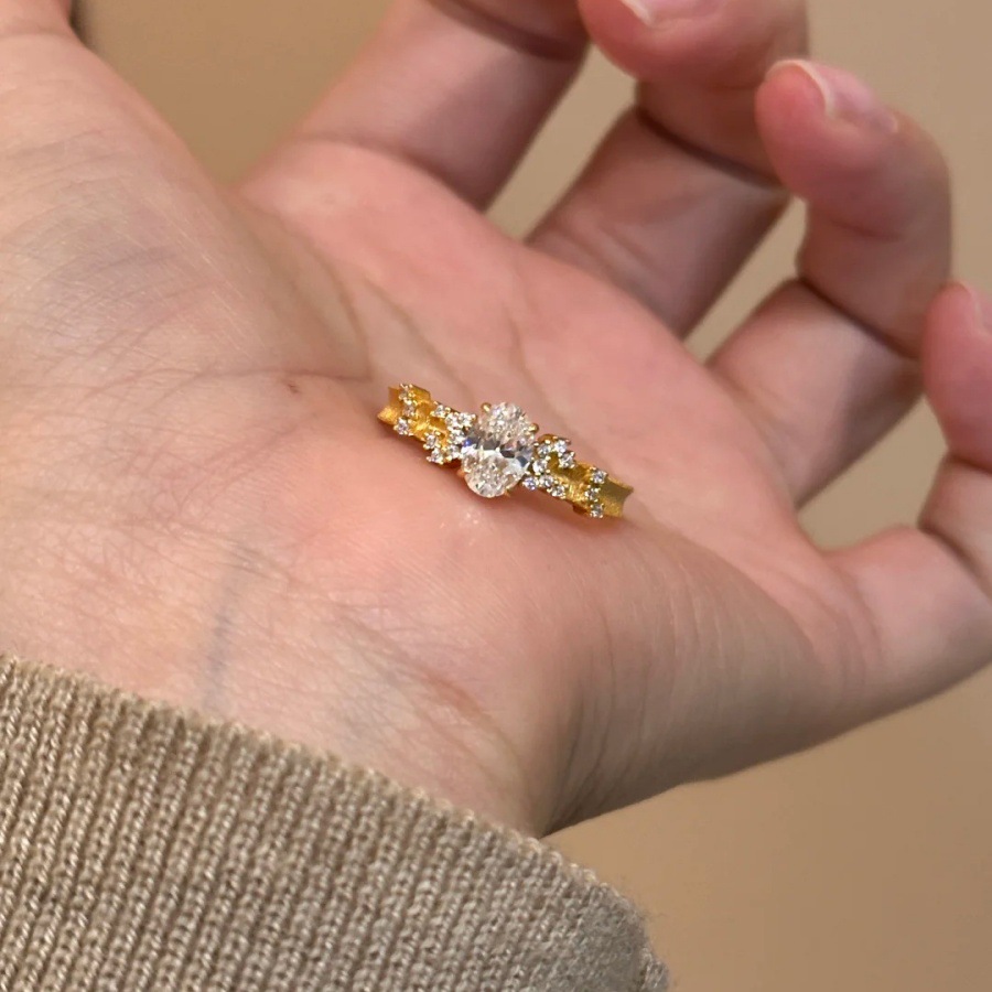 Vintage brushed pigeon egg zircon ring for women, with a retro, light luxury and high-end feel, unique niche design, and an open ring trend Application Scenario