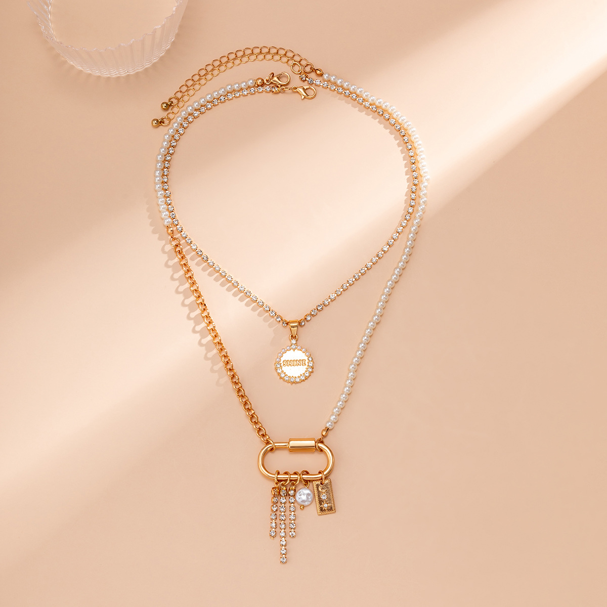 European and American cross-border jewelry, French simple and fashionable double-layer pearl imitation necklace, elegant geometric double-ring beaded necklace Application Scenario