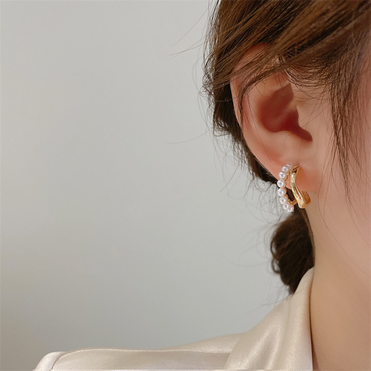 S925 Silver Needle niche design twisted wave pearl earrings, Korean style, simple and versatile, elegant stud earrings Application Scenario