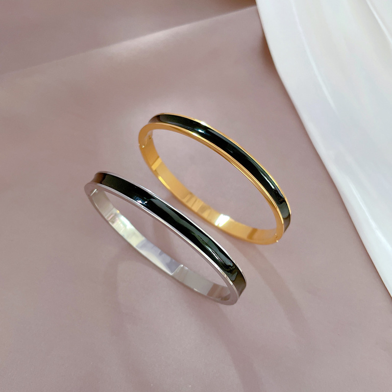 【 All-titanium Steel 】 European and American INS style light luxury titanium steel bracelet, minimalist cross-border retro oil-dripping stainless steel jewelry details Picture