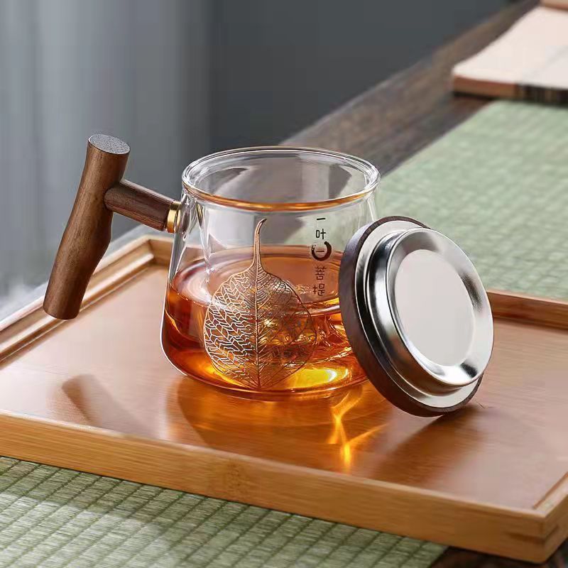 High-appearation-level office tea brewing cup, thickened tea ceremony cup, household tea water one-leaf Bodhi tea cup, filtering three-piece cup Application Scenario