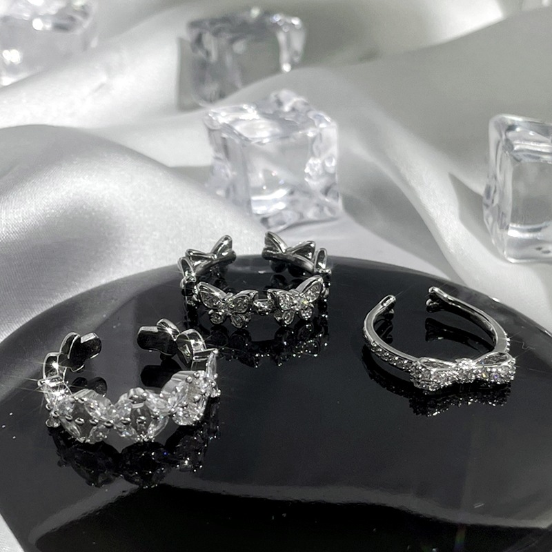 This is a light luxury butterfly zircon open ring from Japan and South Korea. It features a sweet, cool, and high-end design with a unique style. It is a versatile and fashionable ring full figure
